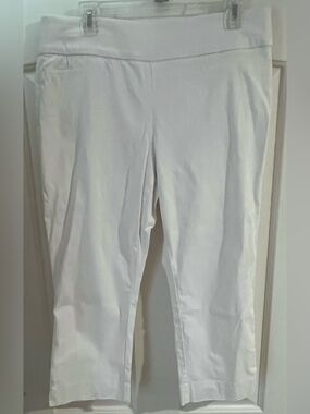 St John’s Bay Women’s White Capri Pants